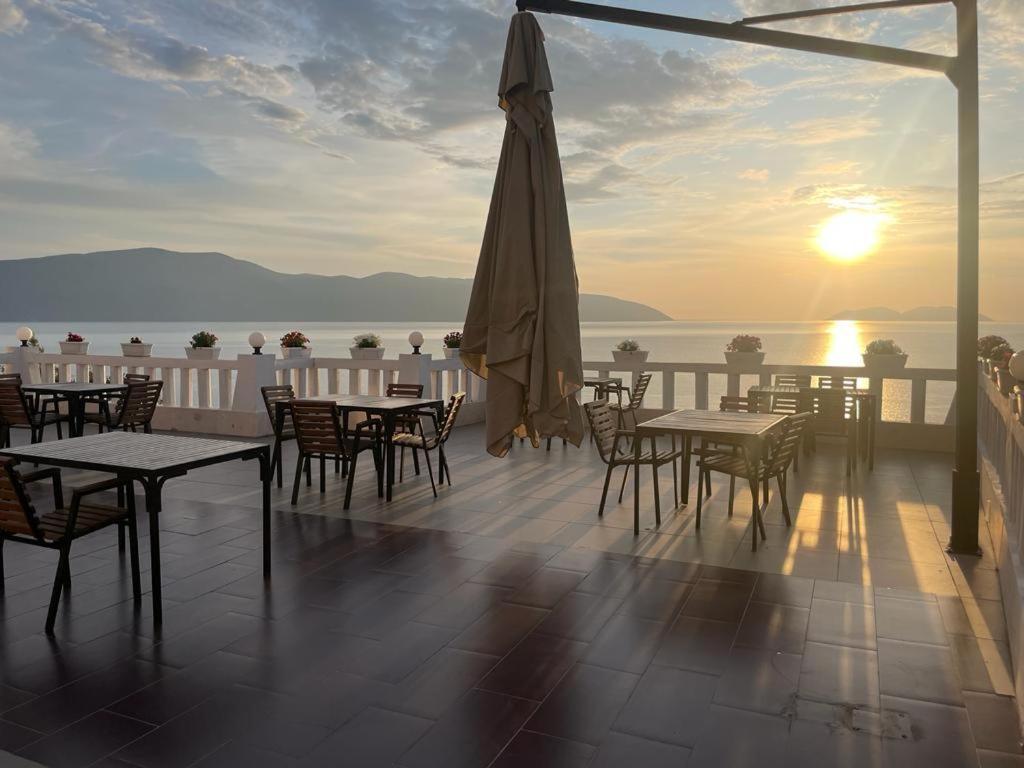 Sea View Apartments Vlorë Buitenkant foto